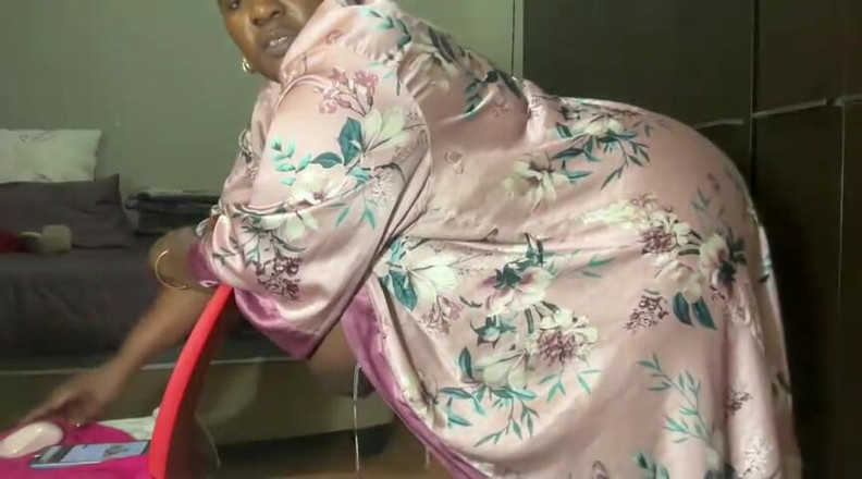 Legendary Booty Overdose: İri güzel kadın dev kadın sulu götünü alkışlıyor ve inliyor...