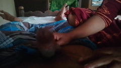 Skydreem1104: Індійська сільська дівчина кладе пеніс свого чоловіка в рот, і обидва вони насолоджуються цим