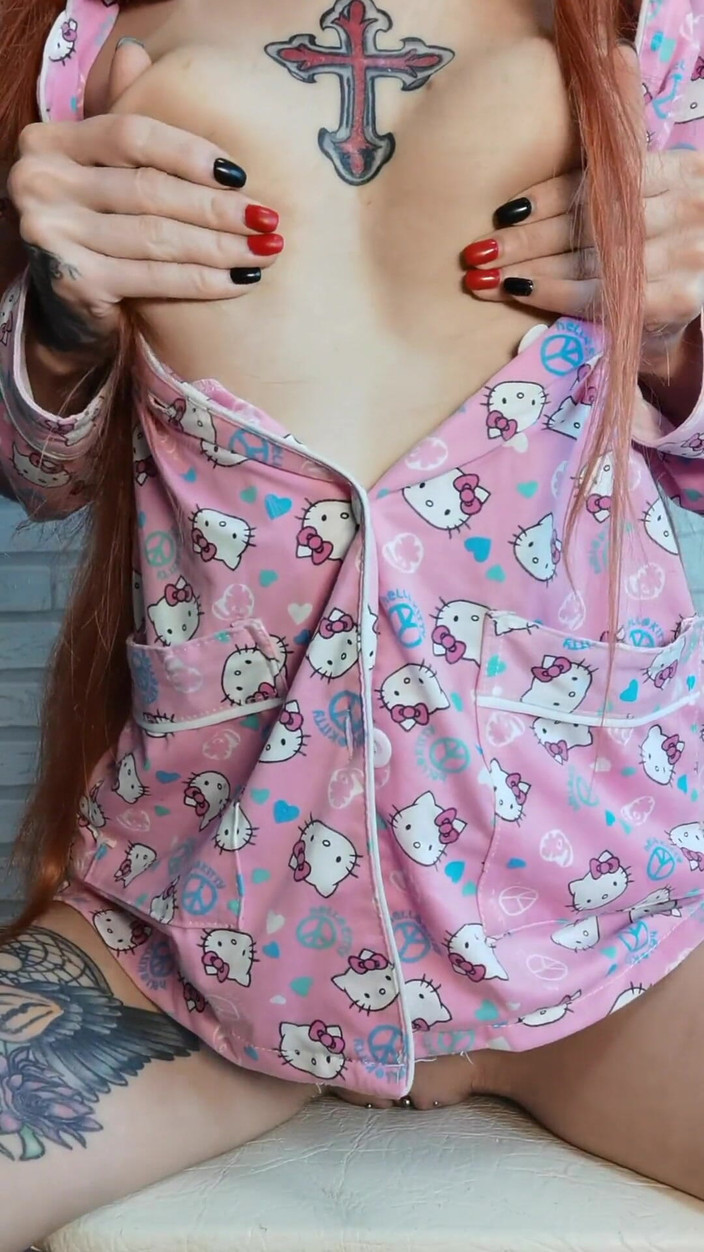 RedFox: Nastya Fox baby joue à des jeux BDSM avec sa chatte...