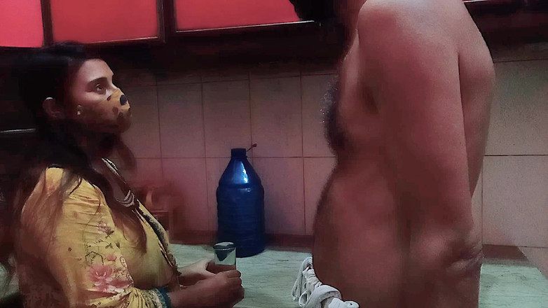 HotQueenPk: 말릭 니 하우스 메이드 Ko Kitchen Sy Room Mai Bulaya Aur Nanga Kr...