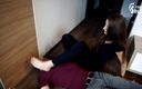 Czech Soles - foot fetish content: 被性感的excutrix的脚惩罚
