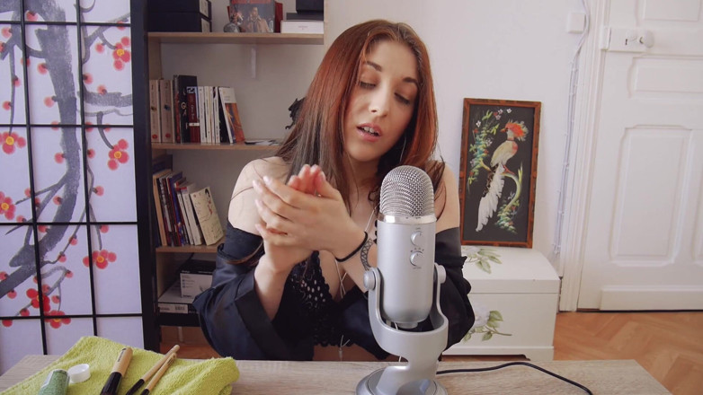 Madelaine_Rousset: Erotic ASMR - Wake up with me