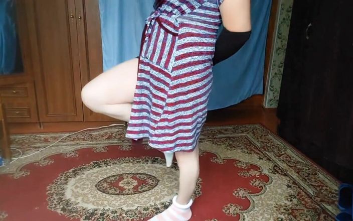 Kitty_Cross: Grande corrida linda ladyboy piernas caliente vestido verde sexy cuerpo...