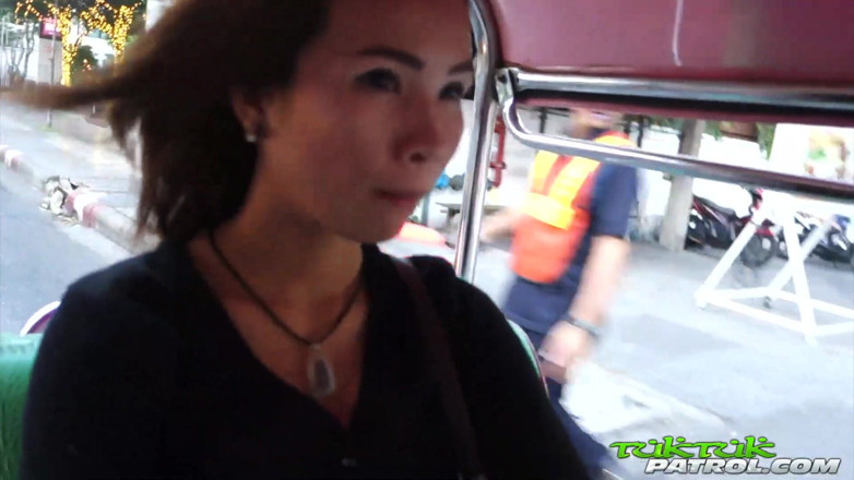 Trike Patrol - Tuk Tuk Patrol: Thais meisje met dikke reet rijdt op de lul