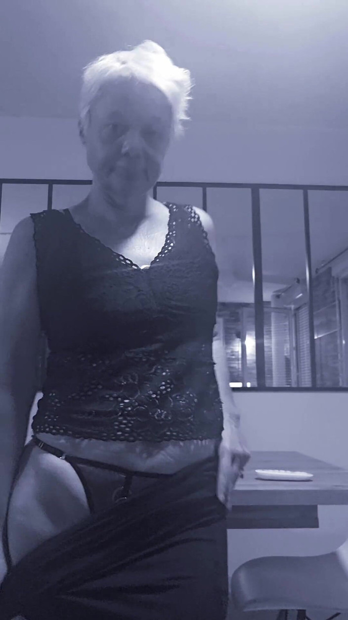 Sofy13: 내 조리대에 좋은 자지를 원해