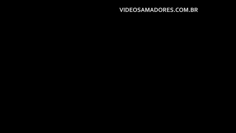 Amateurs videos: 아마추어 노출증 비디오에서 자위하는 젊은 면도한 보지 소녀
