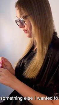 Mẹ kế mới không phá hủy truyền thống và vui vẻ dâng hiến mình cho con trai riêng của mình