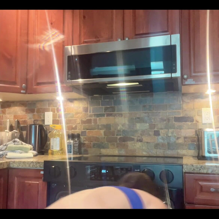 sweethanajapanese: Cul sexy dans la cuisine