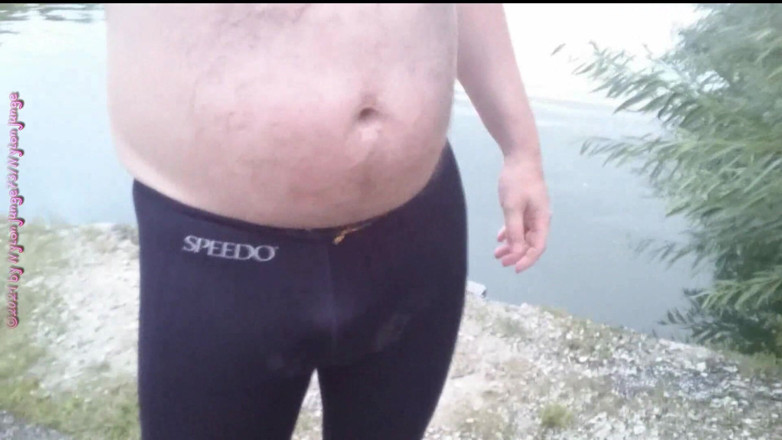 Carmen_Nylonjunge: Plavecké kufry Speedo venku 2