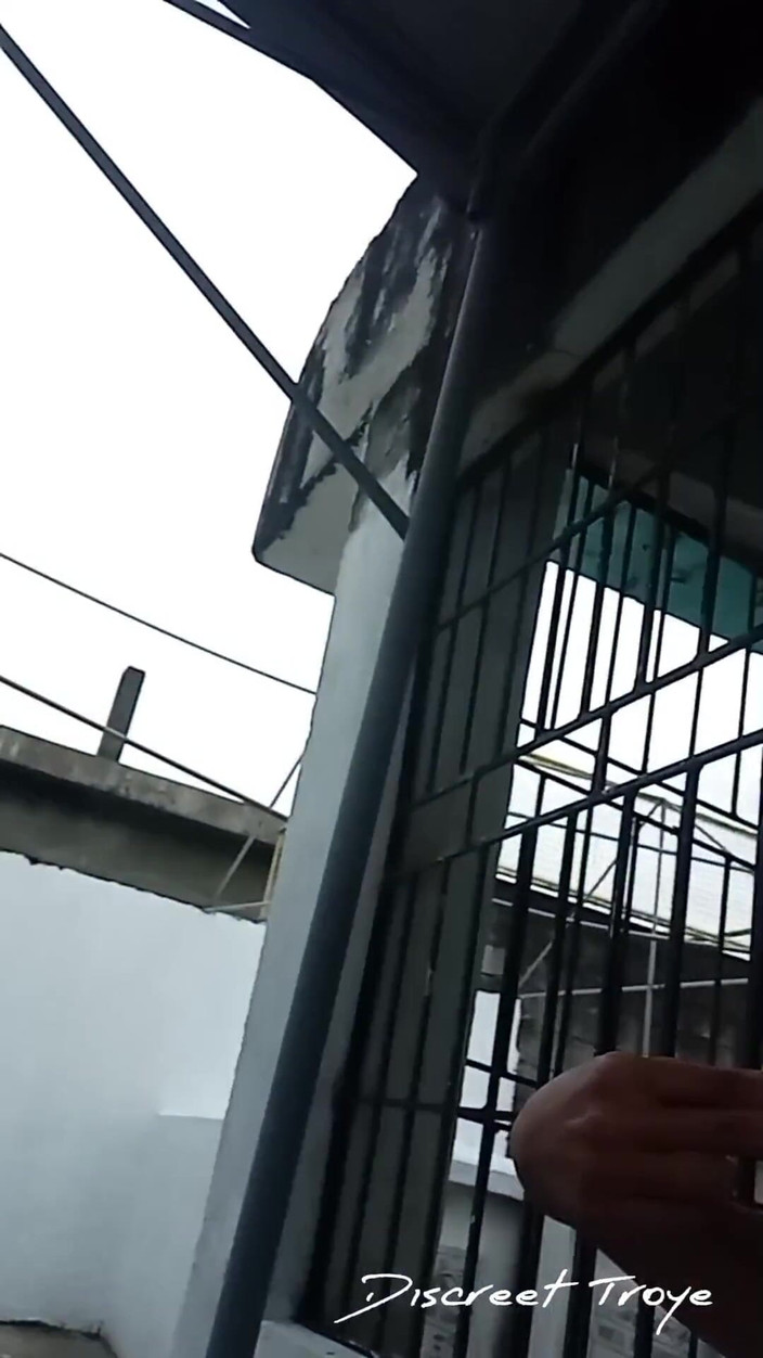 Troye_AsianPinoy: Sarap pinoy jakol açık havada - biri izlerken mezarlıkta tekrar mastürbasyon...