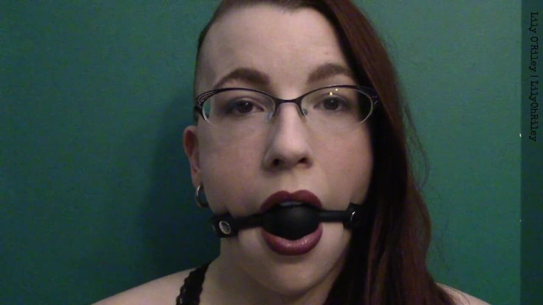 Lily O'Riley: Ballgag staring