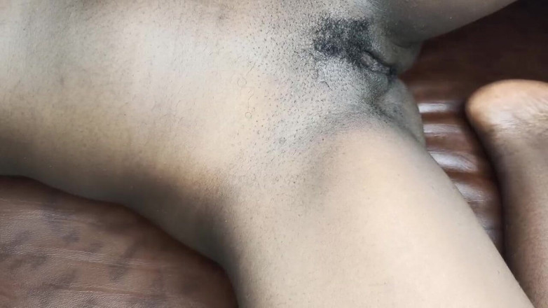 Loversinbed: Geloof met grote tieten is dat ze in haar poesje...