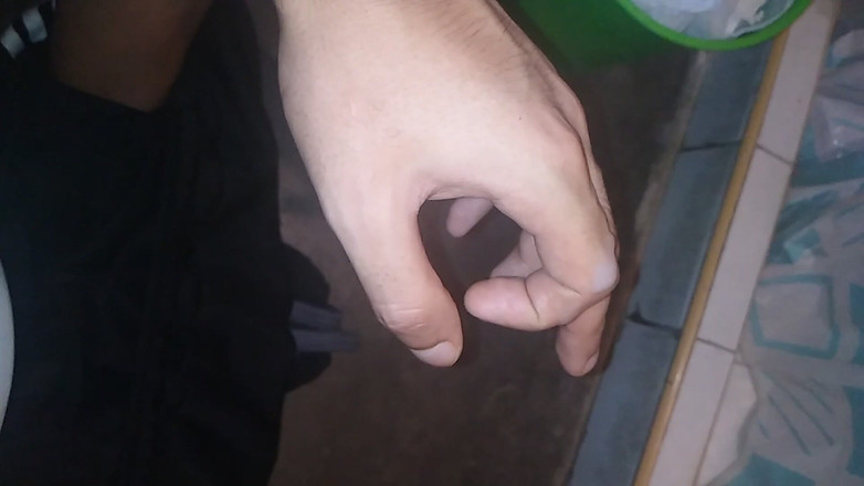 AlexAlejandro13: J’ai du sperme dans ma main