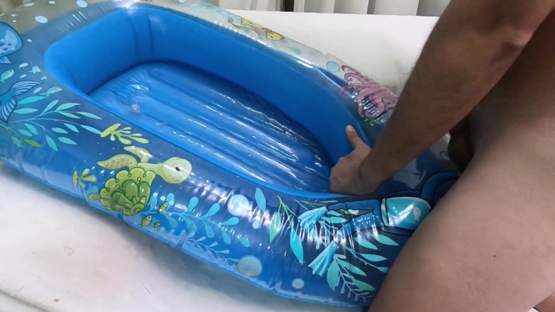Inflatable Lovers: Трахаю надувную лодку