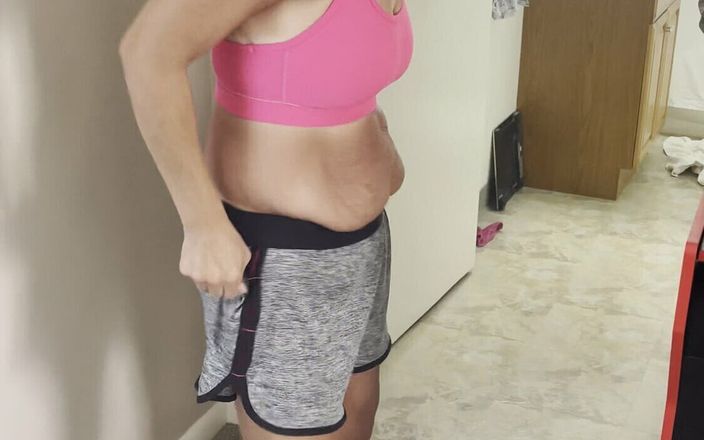 Sweet Marie: Sizler için soyunuyor ve götümü açıyorum ve yeni elbisemi pozlıyorum