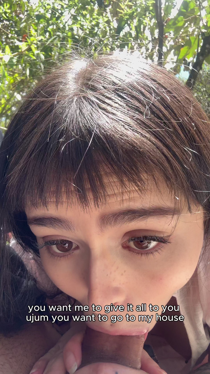 DaliaMorgan: Chica Desconocida Me La Chupa En El Parque Y Termina...