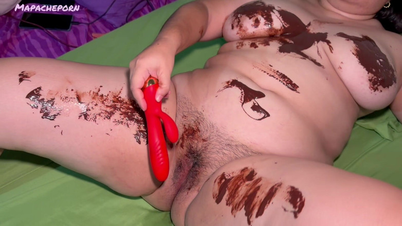 DreamyMoon1999: Saya tutup dildo coklat saya, gosok pada payudara, faraj dan...