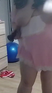 굵은 SSBBW가 흥분한 모습을 보여준다