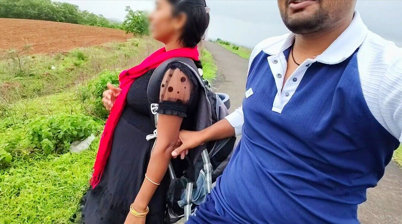 Premi pooja: 农村女孩从大学回家