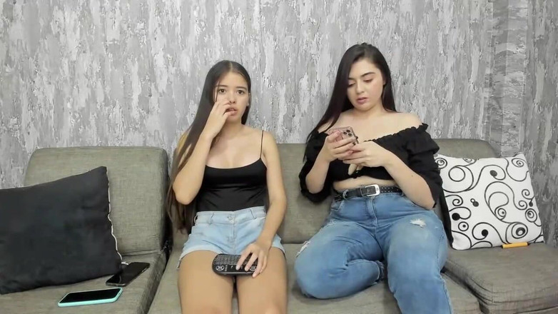 Teen amateur Latinas: Olgun orta yaşlı seksi kadın dölleniyor ve yiyor