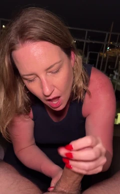 Mi primera vez tragando en cámara. en un pequeño puerto deportivo en la costa de Algarve.
