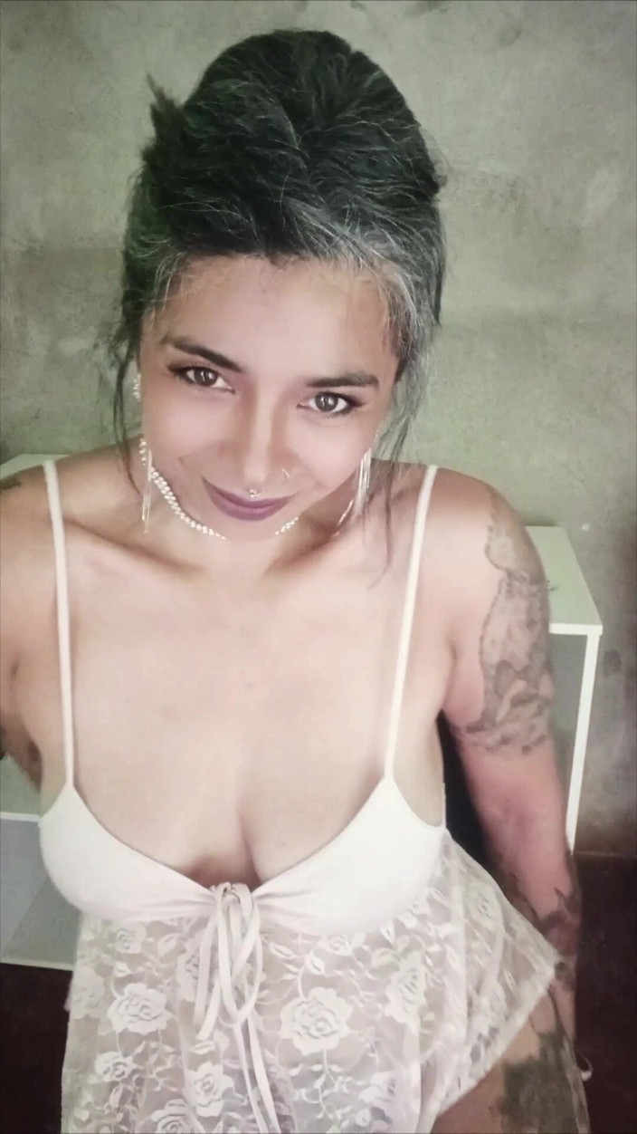 Casia Castro: Te devorarem vivo como um verme de goma