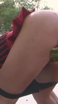 Úžasná trojka u bazénu