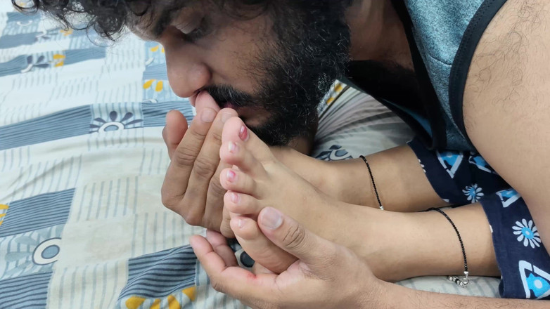 Vaigavarun Feet romance: 발 핥기 로맨스