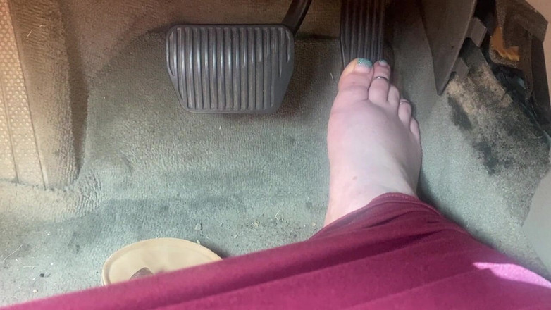 BellaBlast: Pompare cu pedală în sandale - de conducere cu un picior pe...