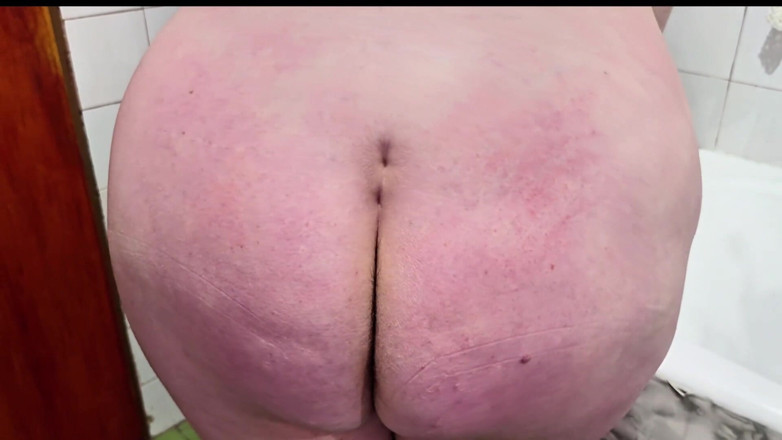 Ladybottox: Chubby Stepmom Twerk with Her Huge Ass and Fucks Her...