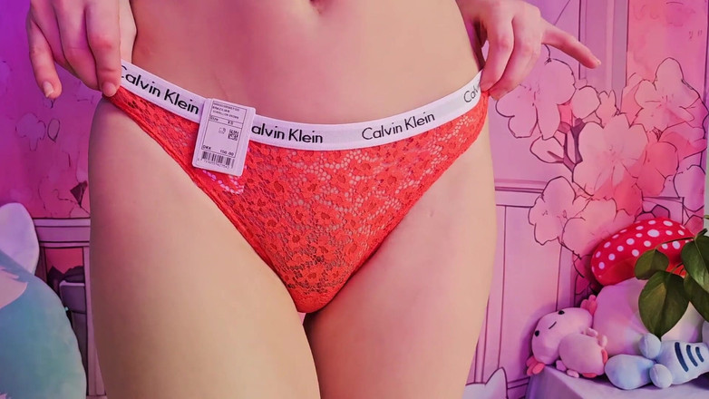 petitesubkitten: केल्विन क्लेन पैंटीज और थोंग्स दौड़ने की कोशिश करते हैं