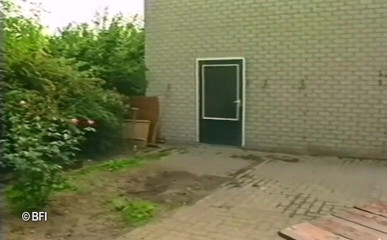Pissing Girls: Baise et pisse dans une action vintage en plein air
