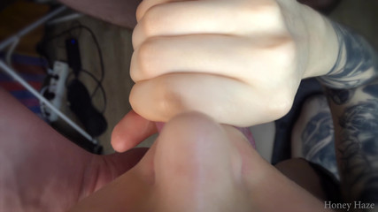 Honey Haze: Krásná nevlastní sestra kouří deepthroat Fpov. Zlato haze