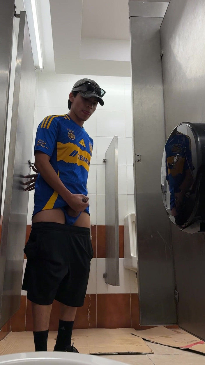 joanraay: Onanerar i ett offentligt toalett