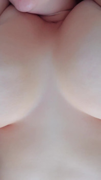 妻がヌード写真を撮る。彼女のマンコを自分で欲しい!
