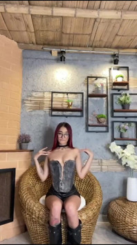 Delgad Girl with Perfect Cushroom Masturbates at Home with Your Toy Sex