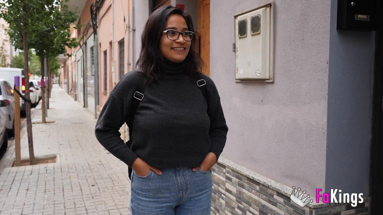 FAKings: Tetona latina Lana Villafuerte es tan caliente! Ducha, masturbándose y...