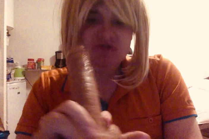 BifloXXX: Bifloxxx cosplay dildo gırtlağına kadar alıyor