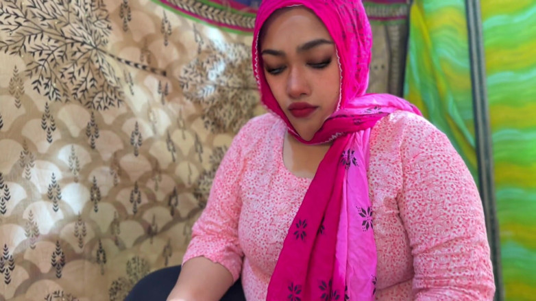 Aria Mia: La suocera del villaggio si lava i vestiti mentre il...