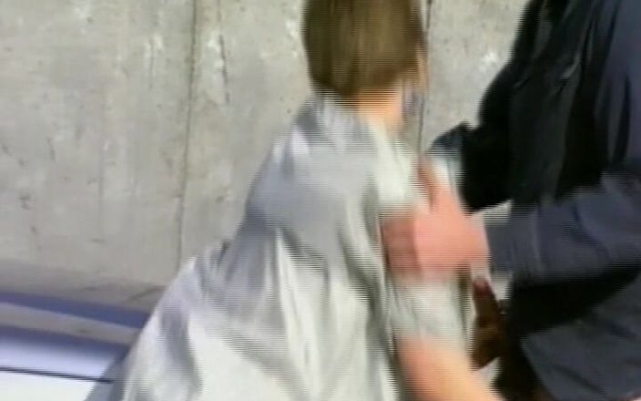Busty German Sluts: Ta duża cycata Niemka została podniesiona i zerżnięta