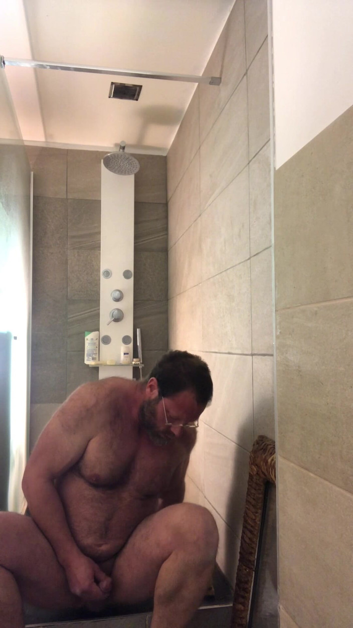 Ronan: Muncrat di kamar mandi