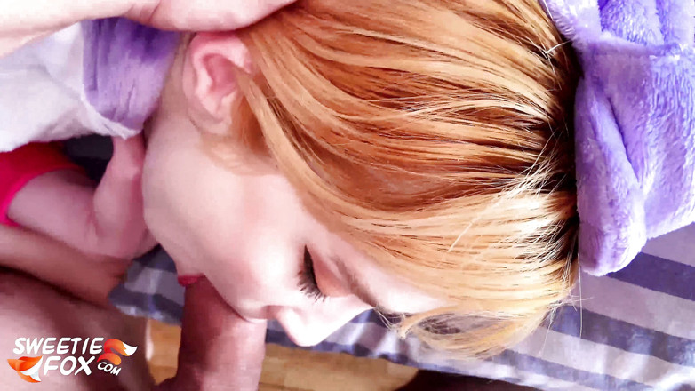 Sweetie Fox: Teenka v Kigurumi kouří a má hardcore sex po probuzení...