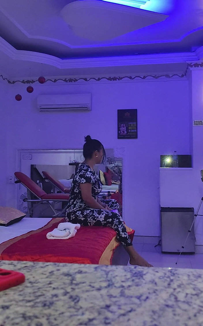 Crisanto999: Moja macocha zaprosiła mnie do hotelu, aby się pieprzyć