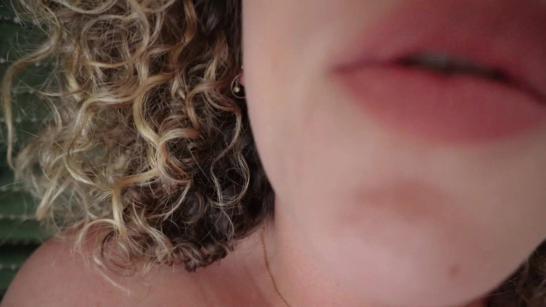 Sasha Curves: Obryně nevlastní máma vám pomůže stříkat