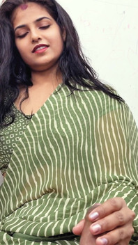 Komal Bahut Hi Mood Me Hai Aj Land Pe Baithne Ke Liye