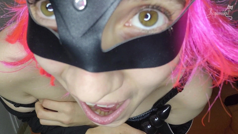 BigBoobCat: Sólo zábava s mými velkými přírodními kozami a tajnou maskou...