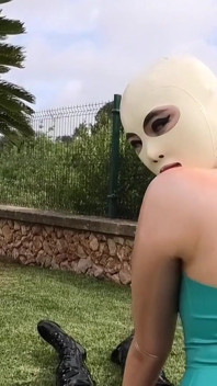 Facesitting na kundičce panenky