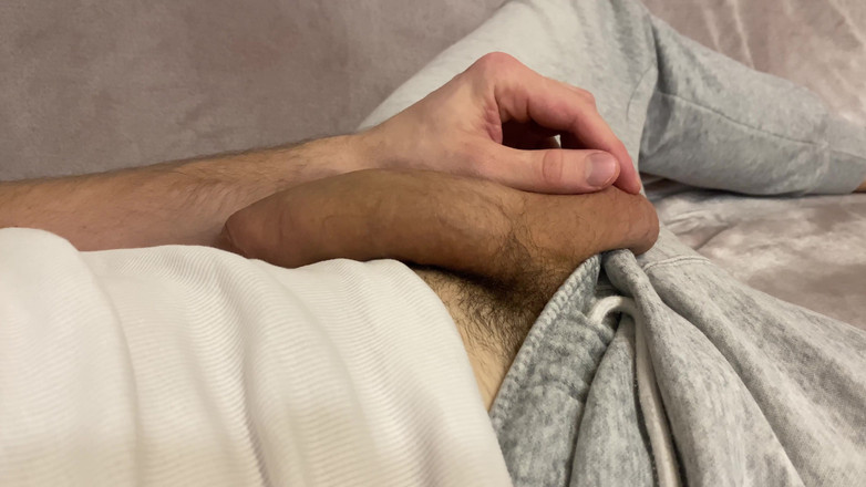 1TeddyBear1: 大きなチンコの手コキ。4Kビデオ