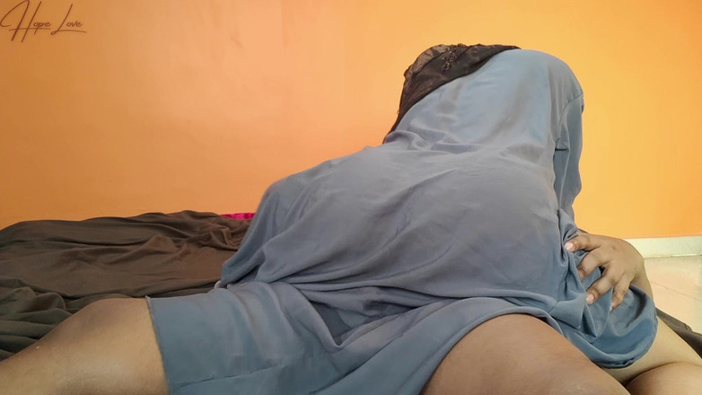 Hope Love: Fetei frumoase cu voal hijab îi place să călărească o pulă...