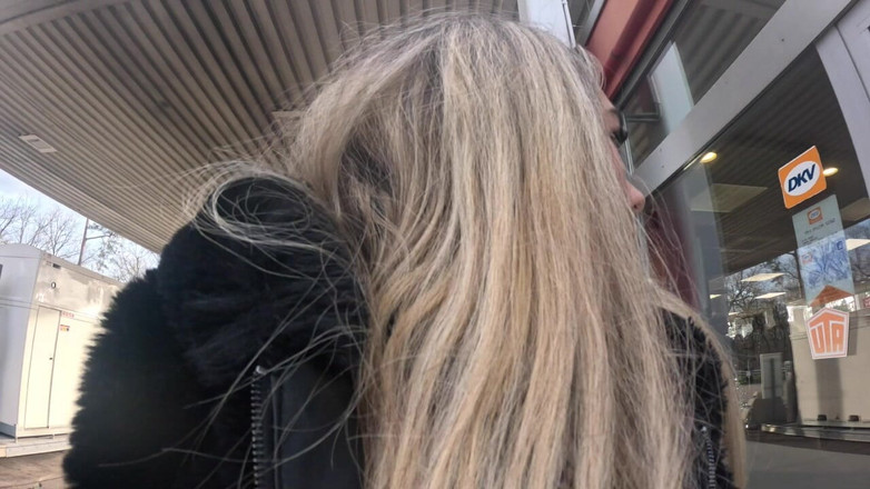 Beverly peach: Mein Geilster Piss Auf Der Öffentlichen Toilette!